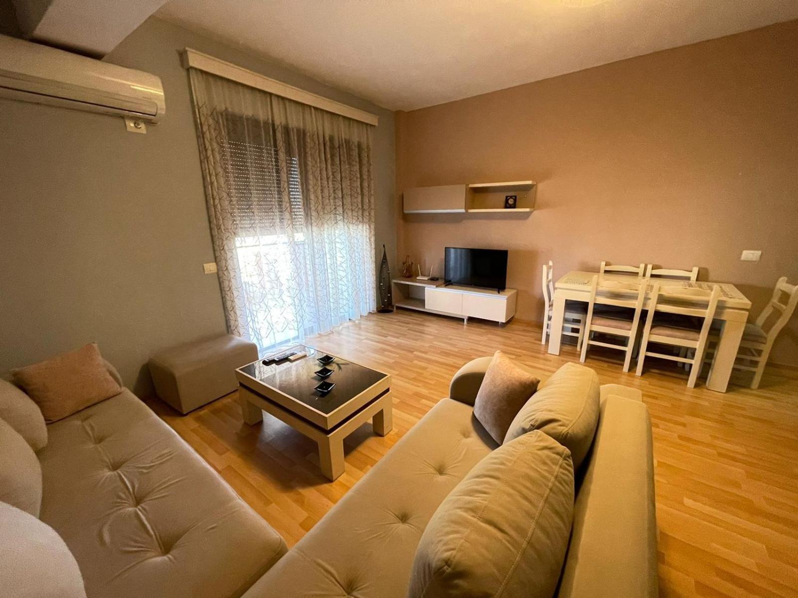 Xhemi'S Apartment Sarandë Esterno foto