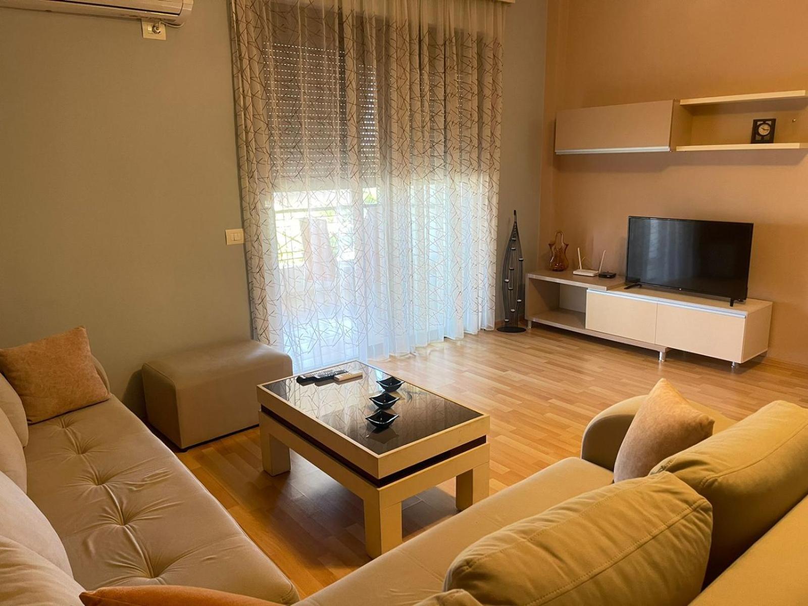 Xhemi'S Apartment Sarandë Esterno foto