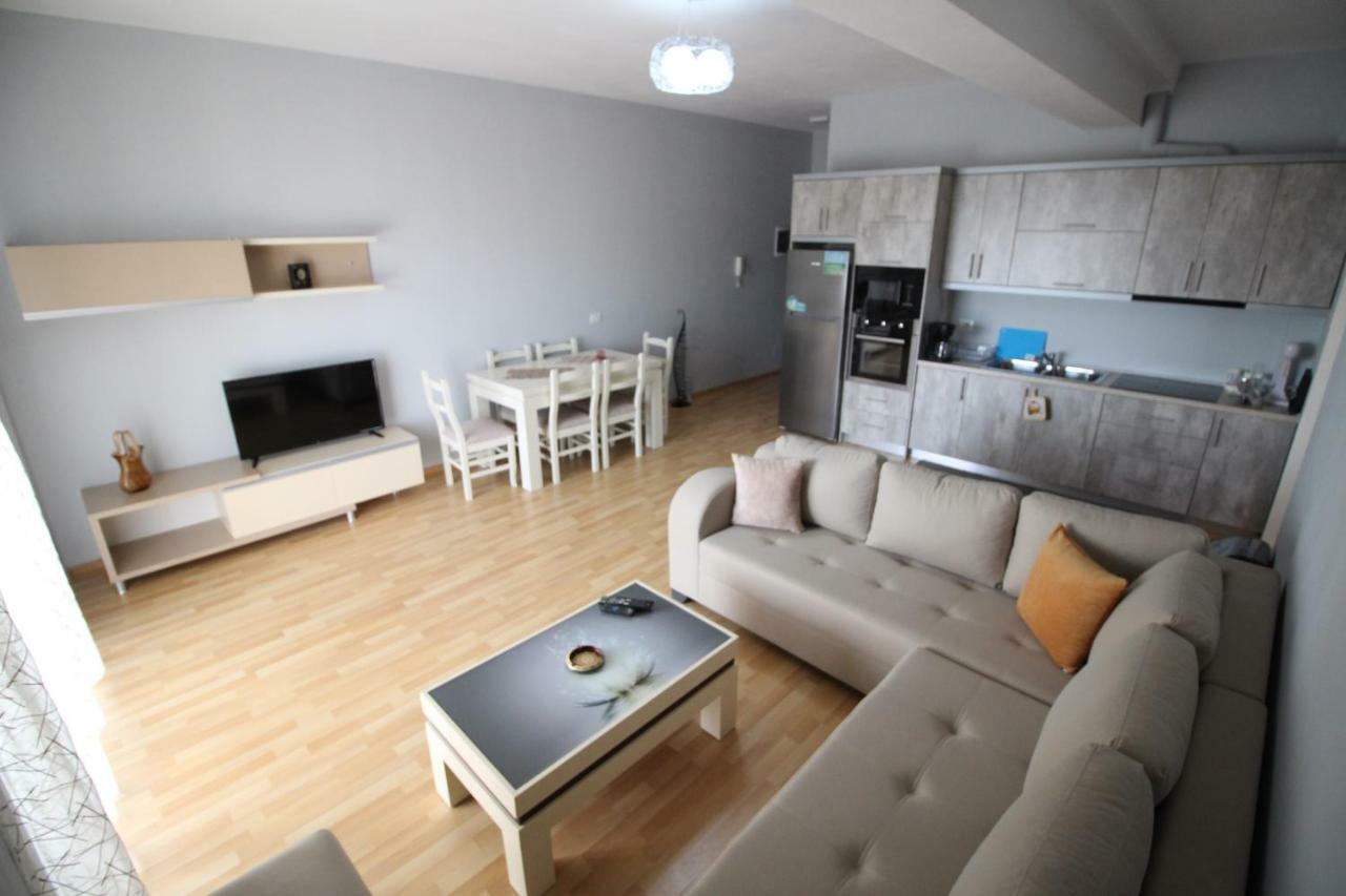 Xhemi'S Apartment Sarandë Esterno foto